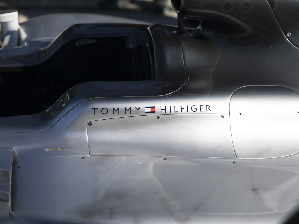 Tommy Hilfiger. Una delle vetture Mercedes-AMG Petronas Motorsport 2018 della scuderia che verranno presentate il 22 febbraio presso il circuito britannico di Silverstone.