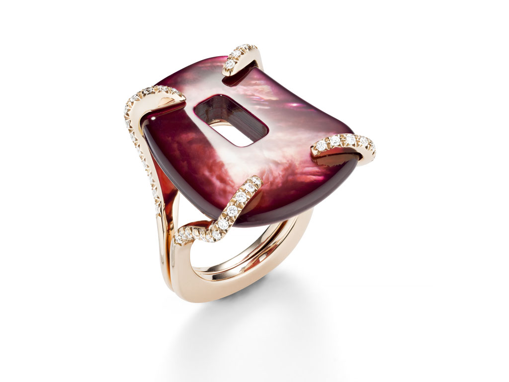 Mattioli. Anello della collezione “Puzzle” in oro rosa con diamanti bianchi e madreperla intercambiabile.