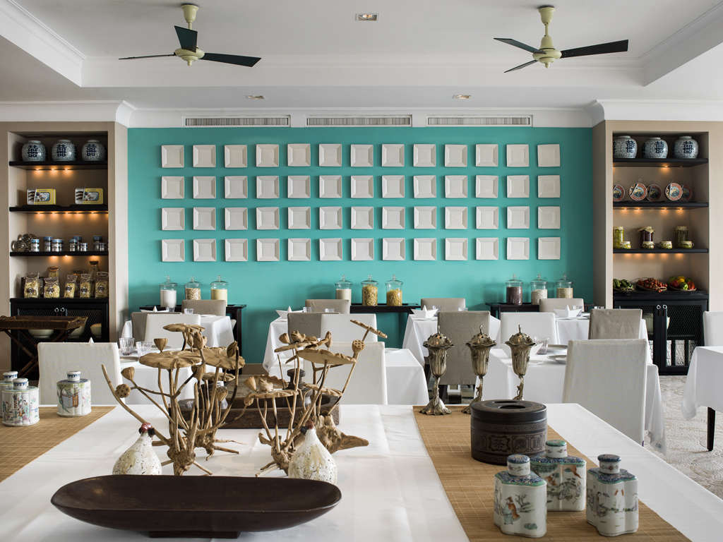 Isola di Capri. Capri Tiberio Palace. La cucina del Ristorante Terrazza Tiberio serve anche piatti Kosher-Glatt (solo di carne) certificati dall'Orthodox Union: un connubio tra le ricette della religione ebraica i le ricette locali.