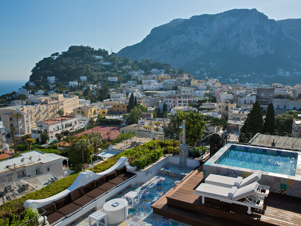 Isola di Capri. Capri Tiberio Palace. Veduta panoramica dell'isola dall'hotel.