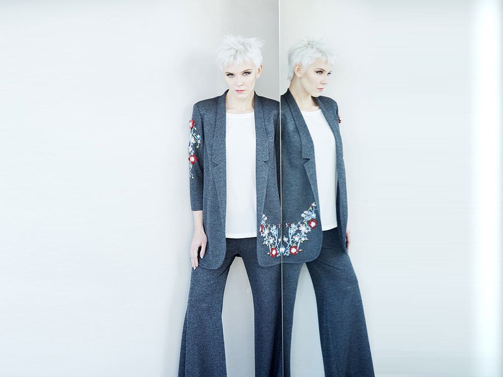 Roberta Redaelli. La Collezione Primavera/Estate 2018 firmata dal pittore Domenico Battista. Spring/Summer 2018 Collection signed by artist Domenico Battista.