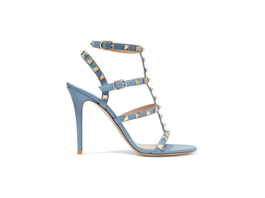 Valentino. I cinturini in pelle dei sandali