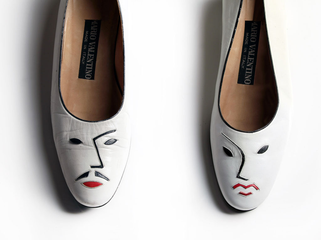 Mario Valentino. Karl Lagerfeld per Mario Valentino, scarpe “Visage” della collezione Primavera/Estate 1982. Immagine tratta dal libro “Mario Valentino -
Una storia tra moda, design e arte” di Ornella Cirillo, Edizioni Skira.
