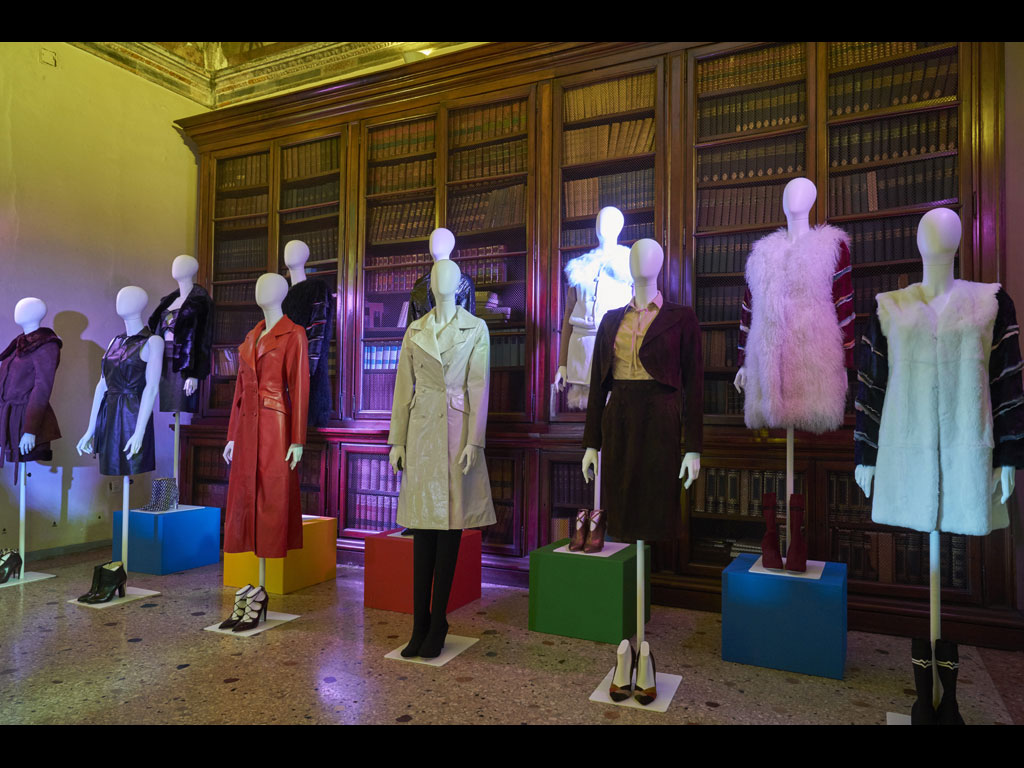 Mario Valentino. La presentazione della collezione di calzature e abbigliamento in pelle avvenuta lo scorso febbraio nella storica sede dell’Accademia milanese di Scienze e Lettere in Via Borgonuovo. Collezione Autunno/inverno 2018/19. Fall/winter 2018/1918. Foto © Marco Scarpa.