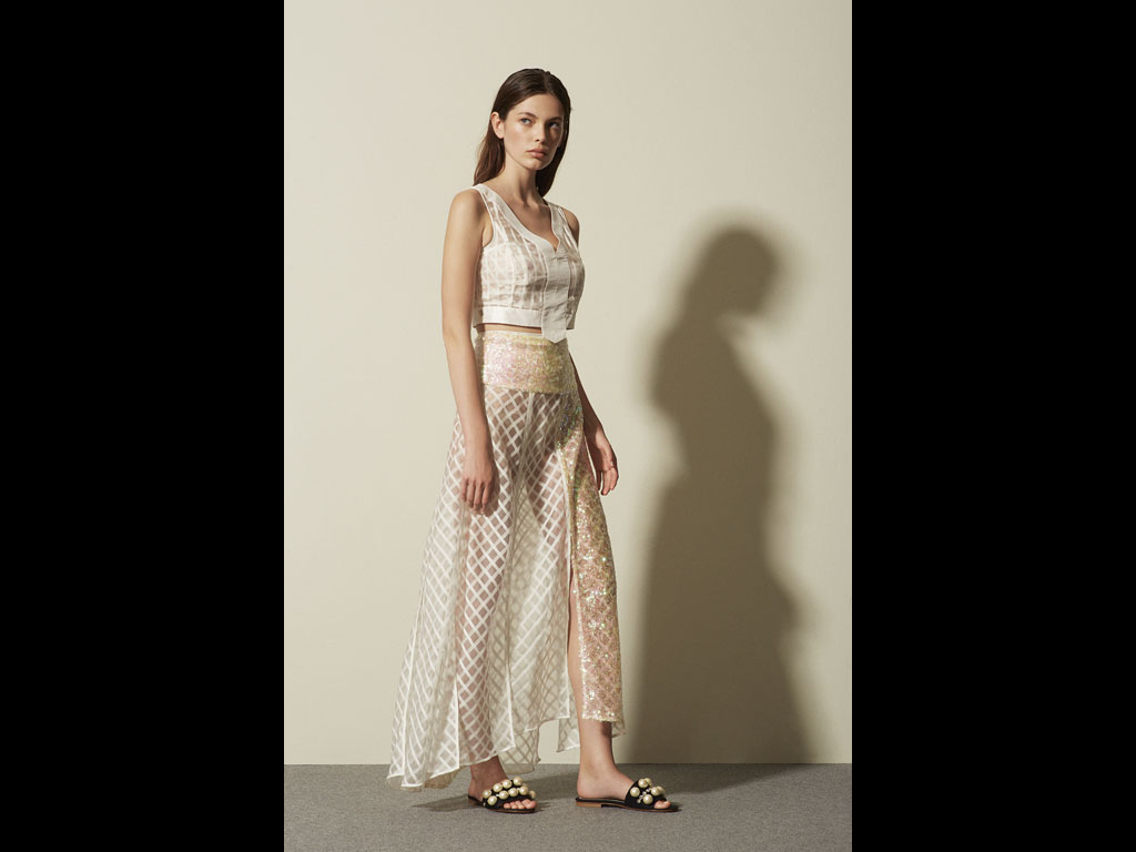 Manila Grace. Uno look della capsule Red Carpet firmata Manila Grace. Primavera/Estate 2018. Spring/Summer 2018.
