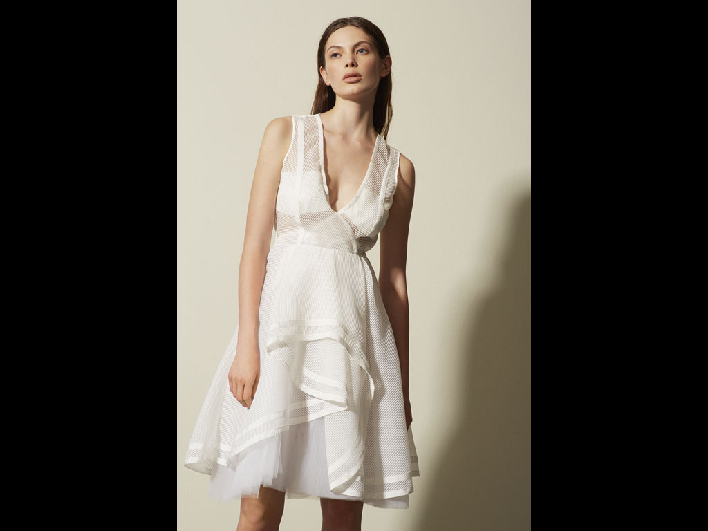 Manila Grace. Uno look della capsule Red Carpet firmata Manila Grace. Primavera/Estate 2018. Spring/Summer 2018.