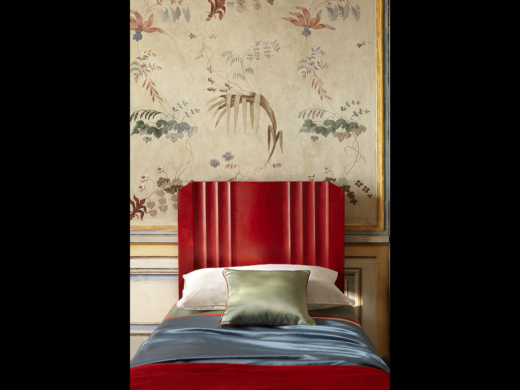Lacomune. Una proposta della collezione di tessuti arredo 2018. Furnishing fabric from 2018 Collection.