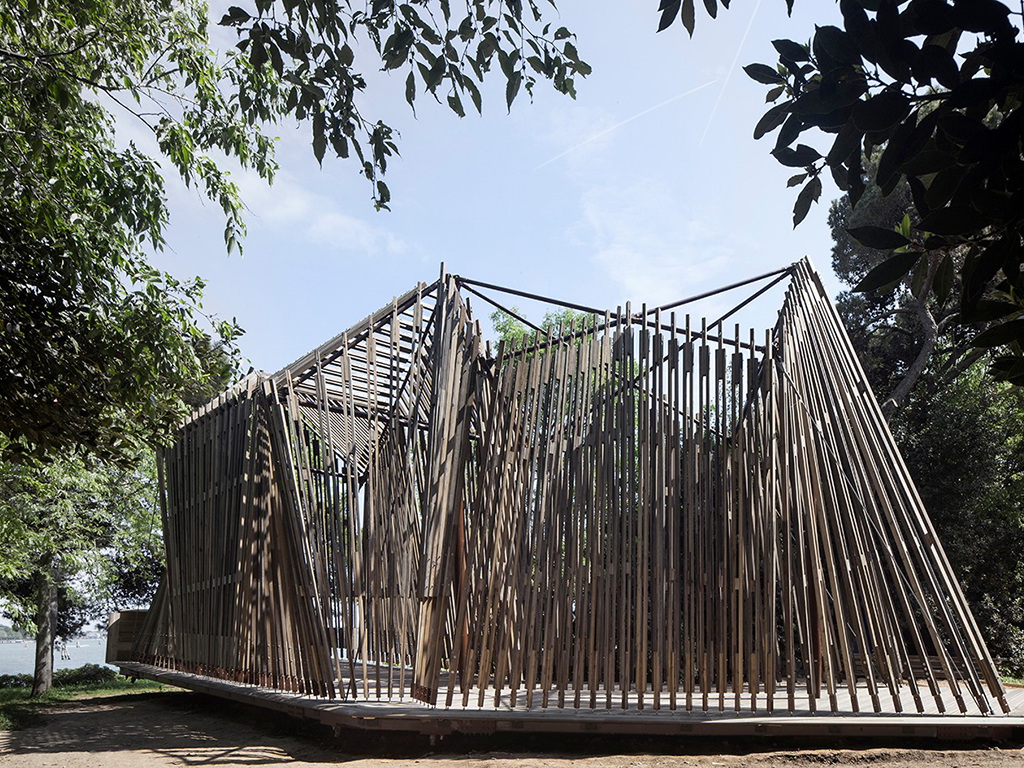 Vatican Chapels. Biennale Venezia 2018. Progetto e realizzazione, architetto Norman Foster. Titolo: “Una croce modellata come una “tensegrity structure””. Realizzata in collaborazione con Tecno e Maeg. Photo by Alessandra Chemollo.