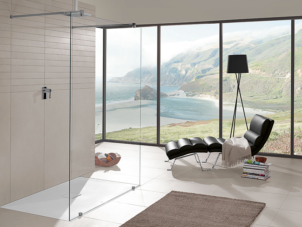 Villeroy & Boch. I piatti doccia “Infinity”, premiati con l’iF Design Award 2016, possono essere tagliati su misura anche in forme speciali per adattarsi in situazioni di spazio difficili. Caratteristiche tecniche fondamentali come superficie antiscivolo certificata, isolamento acustico e assenza di barriere architettoniche per una massima accessibilità. “Squaro Infinity”, nell’immagine, è in Quaryl®, composto per il 60% da polvere di quarzo e per il 40% da resina acrilica, ideale anche per installazioni a filo pavimento. 49 modelli disponibili da 80x70 cm. a 180x100 cm.