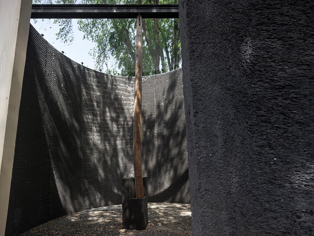 Vatican Chapels. Biennale Venezia 2018. Progetto e realizzazione, architetto Smiljan Radic. Titolo: “Una cappella come una animita sul bordo della strada”. Realizzata in collaborazione con Saint-Gobain Italia. Photo by Alessandra Chemollo.