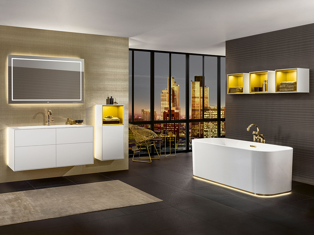 Villeroy & Boch. Finion è stata disegnata da Patrick Frey ispirandosi ai concetti di lusso ed eleganza, per creare un’oasi di relax e benessere. La combinazione di wc e bidet, grazie al fissaggio nascosto ed invisibile con SupraFix, si integra in maniera discreta nell’ambiente; il wc è dotato di tecnologia DirectFlush e sedile di soli 40 mm con chiusura SoftClosing, rimuovibile facilmente grazie al QuickRelease, per una pulizia più veloce. La linea è composta da una serie di mobili modulari: i bordi con dettagli sfaccettati, la gamma di colori emozionali e un’illuminazione scenografica permettono la creazione di un bagno completamente tailor-made; mentre gli optional come la stazione di ricarica per smartphone, il sistema audio Bluetooth, la funzione anti-appannamento e il telecomando per regolare singolarmente gli elementi luminosi rendono il bagno un luogo di benessere unico e perfetto.