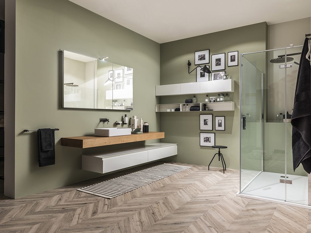 Scavolini Bagno. L’inedita collezione Juno si contraddistingue da linee essenziali geometrie nitide ed estetica minimale. Un gioco di volumi e funzionalità perfette che permettono di dialogare con lo spazio circostante attraverso forme ricercate. La proposta dà vita a un benessere facilmente fruibile e personalizzabile, grazie alla possibilità di abbinare lavabi in appoggio o integrati ai piani dei mobili in mineralmarmo, pietra o ceramica , sanitari sospesi o a terra, rubinetterie, piatti e box doccia, vasche, specchiere, accessori e un’ampia linea di sistemi di illuminazione.