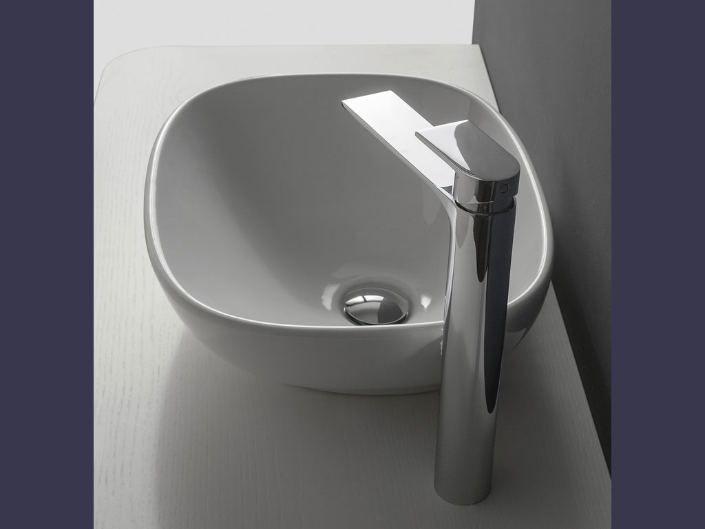 Rubinetterie Treemme. Ran, design Marco Pisati, è una collezione raffinata, un perfetto mix tra design e funzionalità. Disponibile nelle finiture cromo, nichel spazzolato, bianco, nero, oro e brunito opaco.