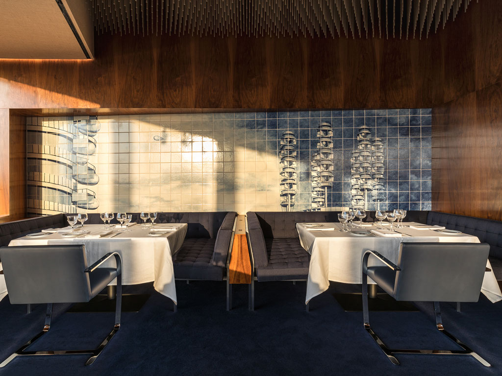 Ristorante Torre. Fondazione Prada, Milano. Al centro / center Tile Garden Krutikow, 2008-2009. Azulejos, malta, legno, alberi di limone in vasi di ceramica smaltata (Ricostruzione parziale). Azulejos, mortar, wood, lemon trees in glazed ceramic pots (Partial reconstruction). (Foto: Delfino Sisto Legnani e Marco Cappelletti Courtesy Fondazione Prada).