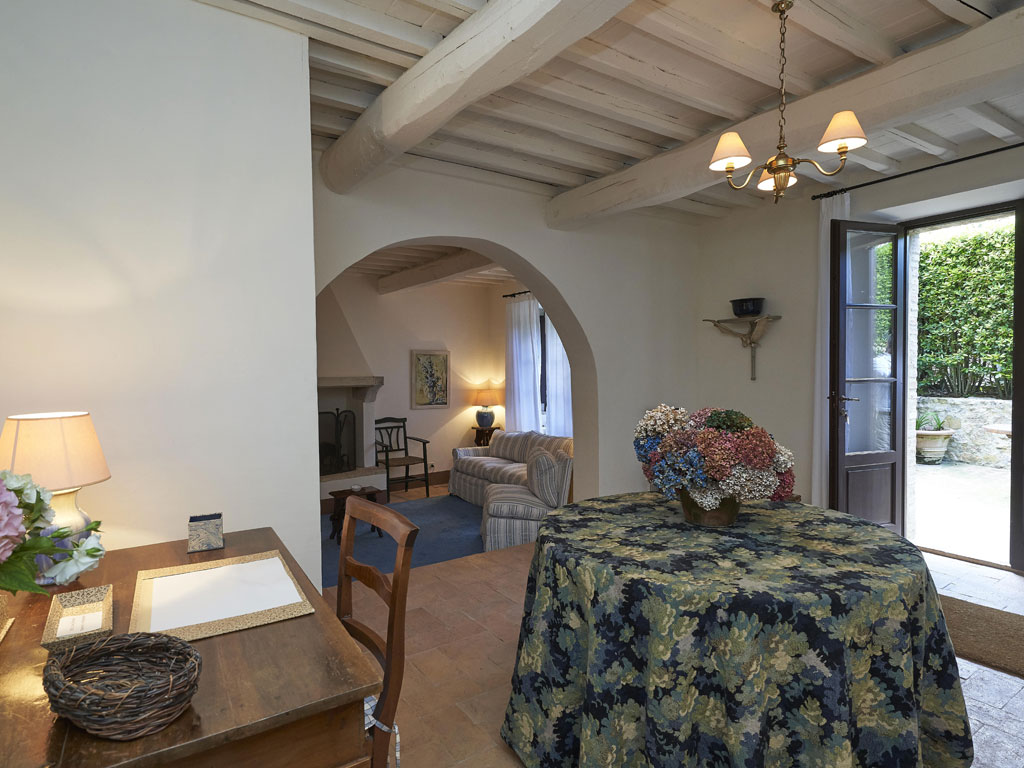 Castello di Fighine. Una vista dell’interno di “Casa Vittoria” ristrutturata dagli interior designer David Mlinaric e Hugh Henry. Foto: Marco Scarpa