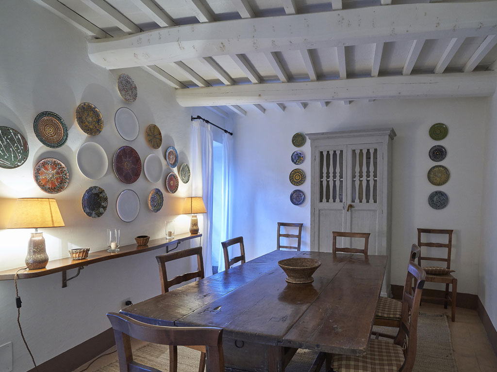 Castello di Fighine. Una vista dell’interno di “Casa Teatro” ristrutturata dagli interior designer David Mlinaric e Hugh Henry. Foto: Marco Scarpa