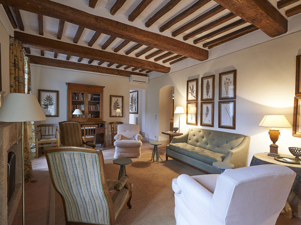 Castello di Fighine. Una vista dell’interno della “Casa Rossa” ristrutturata dall' interior designer Federico Forquet. Foto: Marco Scarpa
