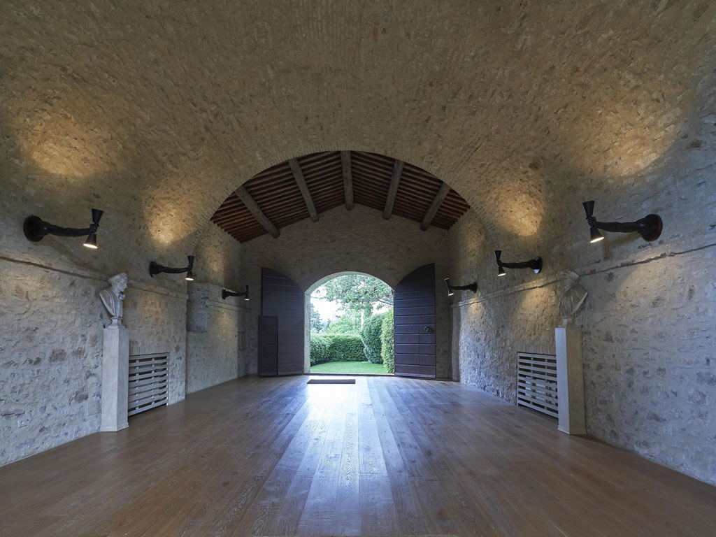 Castello di Fighine. L’ingresso al teatro. Foto: Marco Scarpa