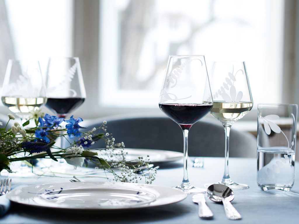 Villeroy & Boch. Collezione di piatti e bicchieri “Vieux Luxembourg Brindille”.
