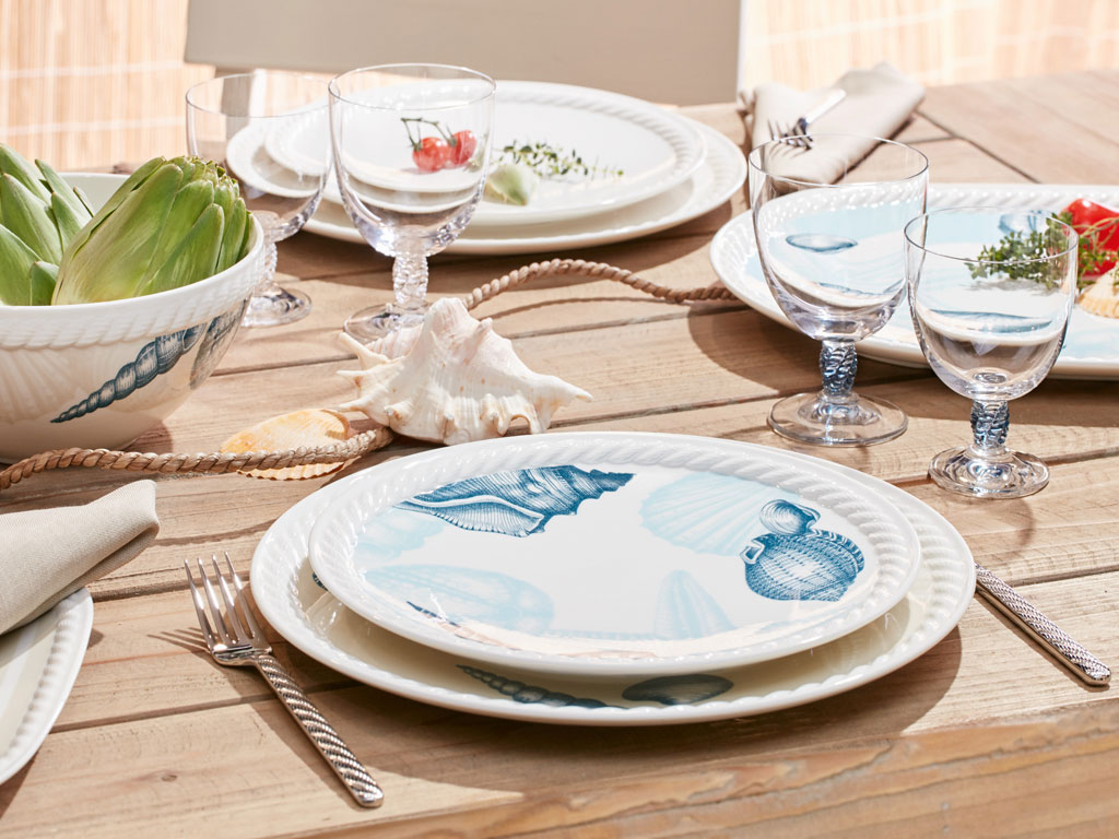 Villeroy & Boch. Collezione di piatti, bicchieri e posate “Montauk”.