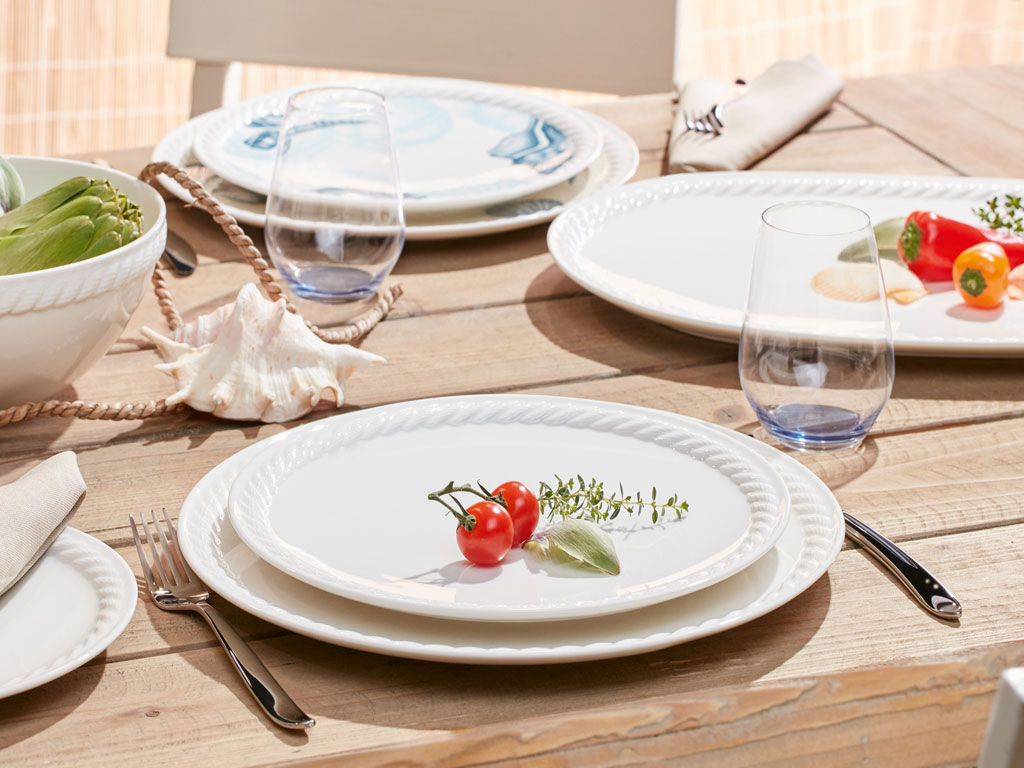 Villeroy & Boch. Collezione di piatti, bicchieri e posate “Montauk”.