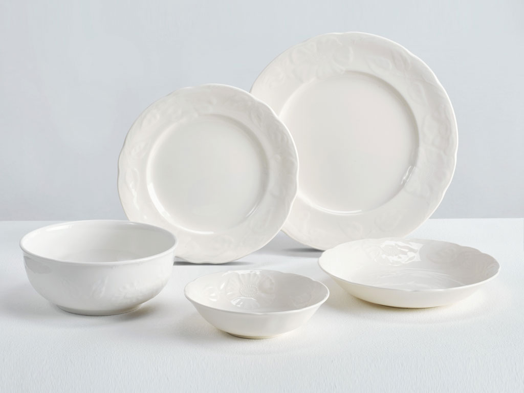 Villeroy & Boch. Collezione di piatti in porcellana “Rose sauvage”.