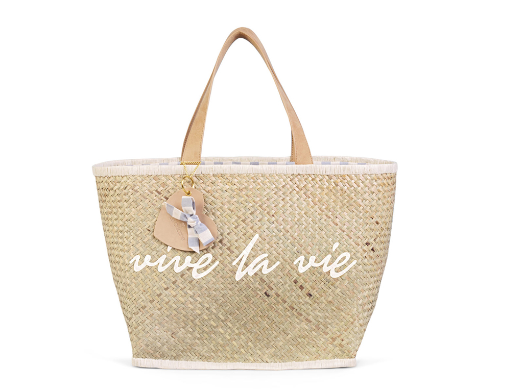 Emanuela Biffoli. Borsa dalla classica forma a cesta in paglia “Vive la Vie” con interno in tessuto a righe e pendente in pelle a forma di cuore.