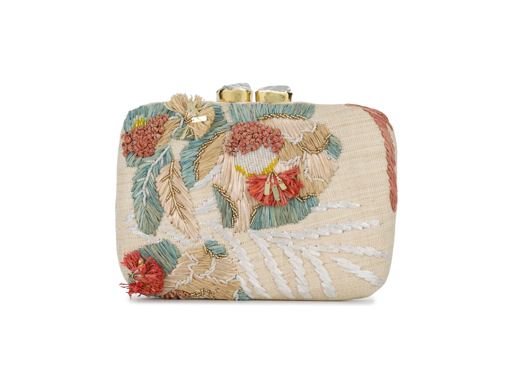 Aranaz su Farfetech.com. Clutch “Martina” in Tinalak color crema con ricami in rafia e perline e chiusura dorata.