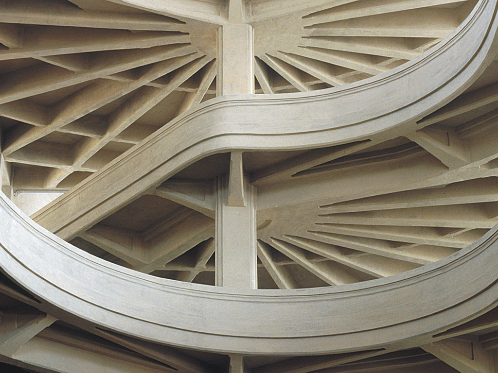 Ramp leading to the track on the roof, one of thew characteristic features of Lingotto. Courtesy RPBW, Renzo Piano Building Workshop. (Ph. ©Berengo Gardin Gianni)