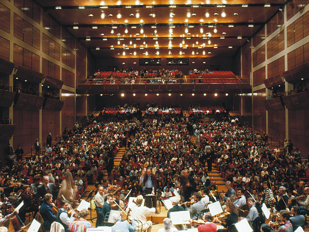 Concert-congress hall in use for public rechearsal of symphony concert as seen from choir seats behind stage. Courtesy RPBW, Renzo Piano Building Workshop. (Ph. ©Berengo Gardin Gianni)