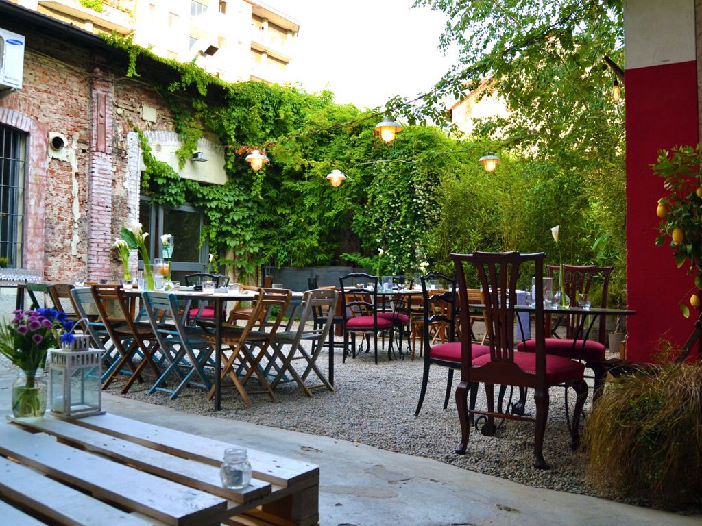 Milano Food District. Il cortile del Ristorante Al Cortile.