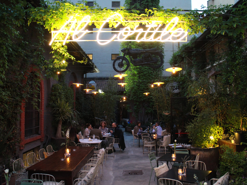 Milano Food District. Al Cortile, il ristorante didattico. È qui che gli studenti possono “fare esperienza” confrontandosi direttamente con le esigenze dei clienti.