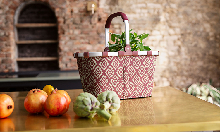 Reisenthel. New Collection Diamonds Carrybag rouge.
