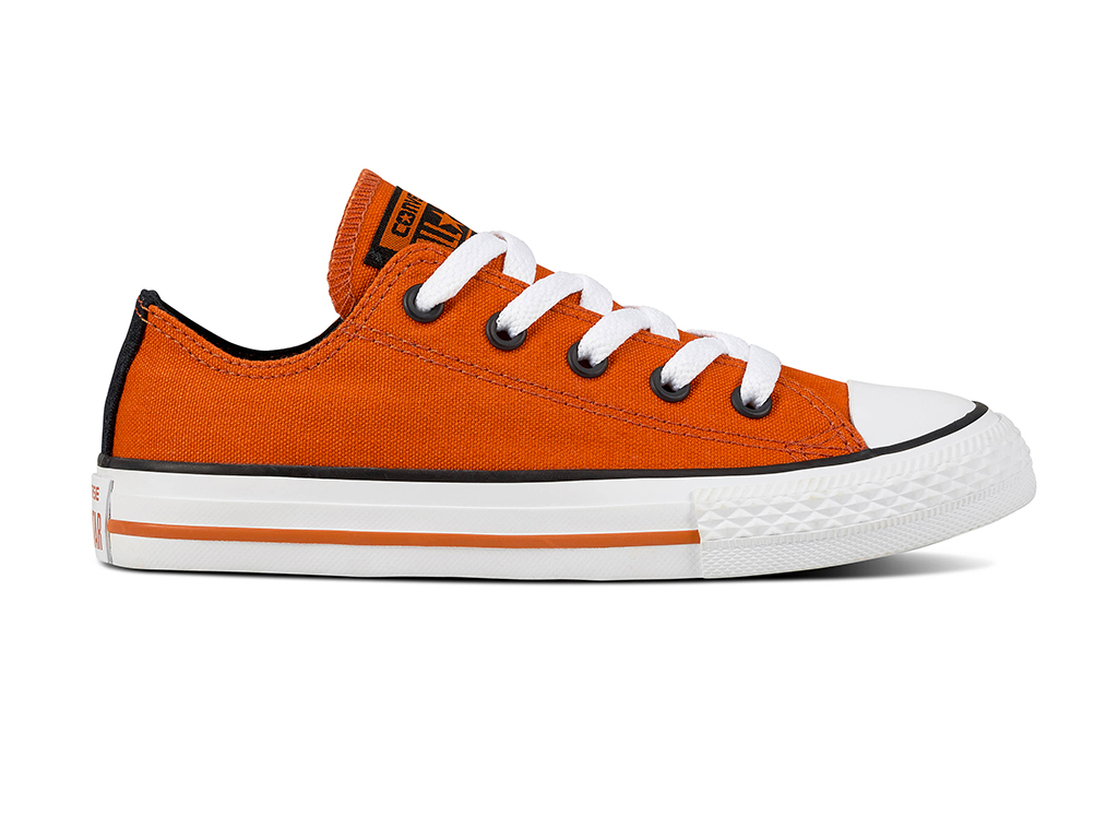 Converse. La classica sneaker Chuck '70 in versione orange e dettagli neri a contrasto e soletta interna ammortizzata.