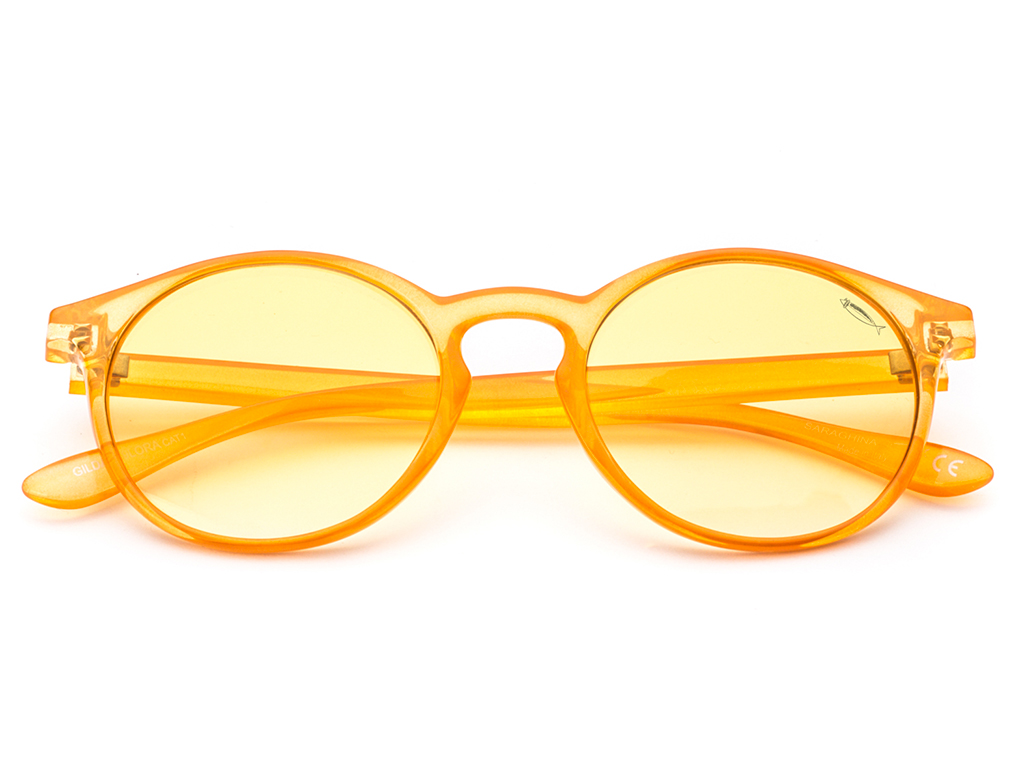 Saraghina Eyewear. Realizzato in nylon super leggero l’iconico modello Gilda in versione “total orange”.
