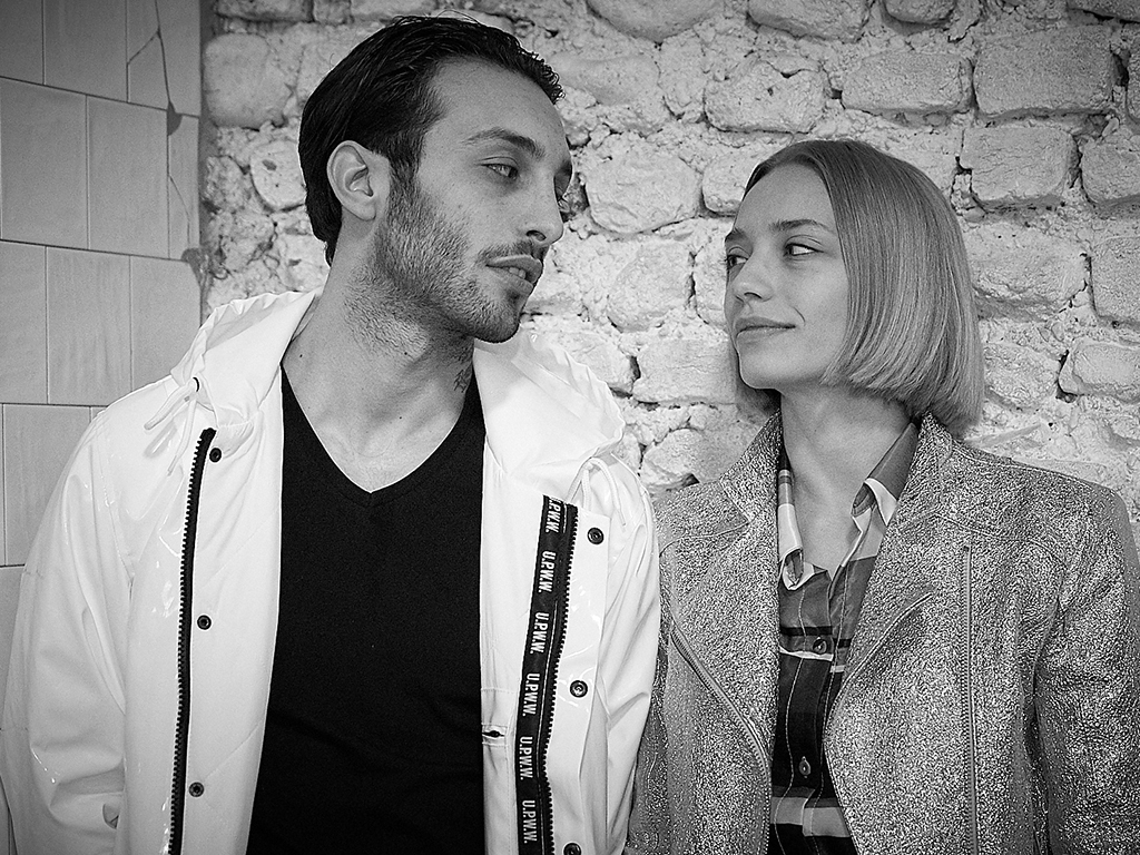 Sguardo d’intesa tra Isabella Potì e lo chef e fidanzato Floriano Pellegrino. Insieme hanno inaugurato, nel 2015, il ristorante Bros’ nel centro di Lecce.