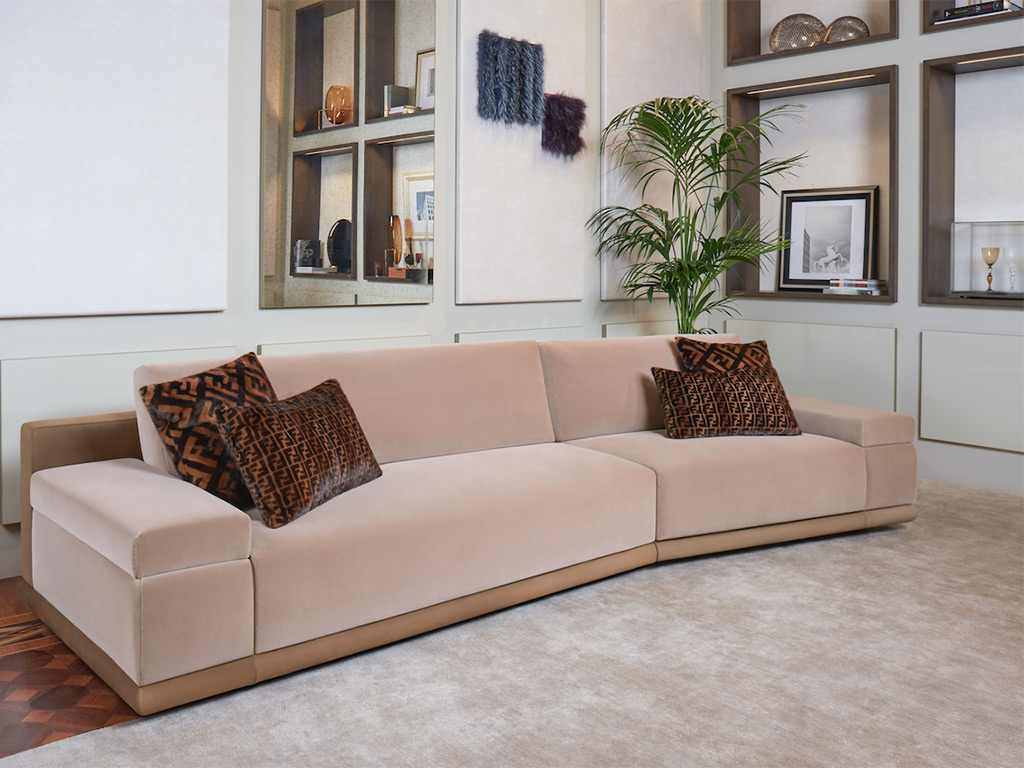 FENDI Casa. Il divano Constantin design Thierry Lemaire.