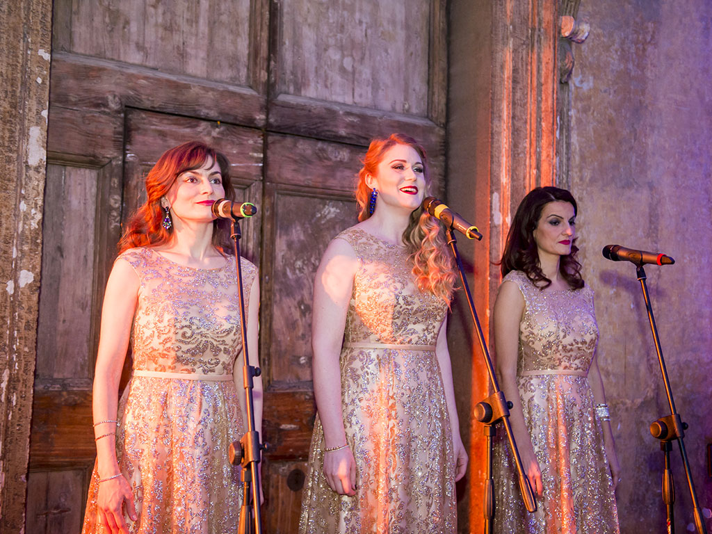 Aria. Evento organizzato da Vranken Pommery Italia presso L’Accademia di Francia di Villa Medici a Roma. Nell’immagine le componenti del trio: Yuliaya Vyshnyvetska, Gesu Zefi, Simona Rais.