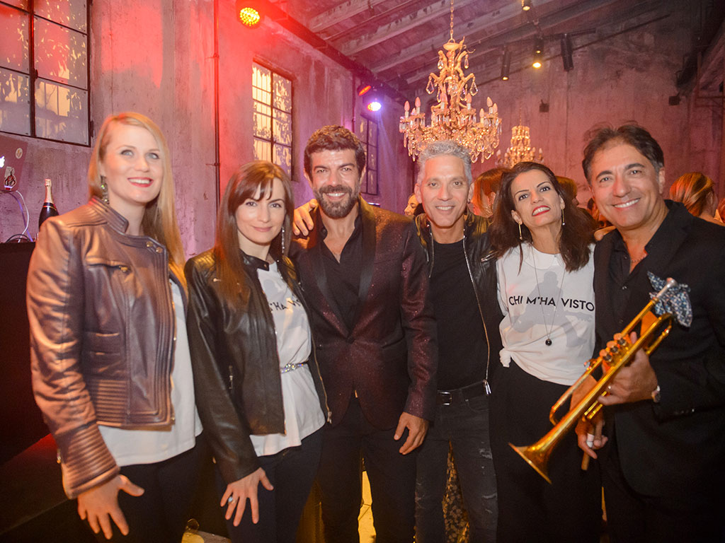 Aria. Foto di gruppo con gli attori in occasione della presentazione del film “Chi m’ha visto”. Da sinistra: Gesu Zefi, Yuliaya Vyshnyvetska, Pierfrancesco Favino, Beppe Fiorello, Simona Rais, Stefano Serafini.