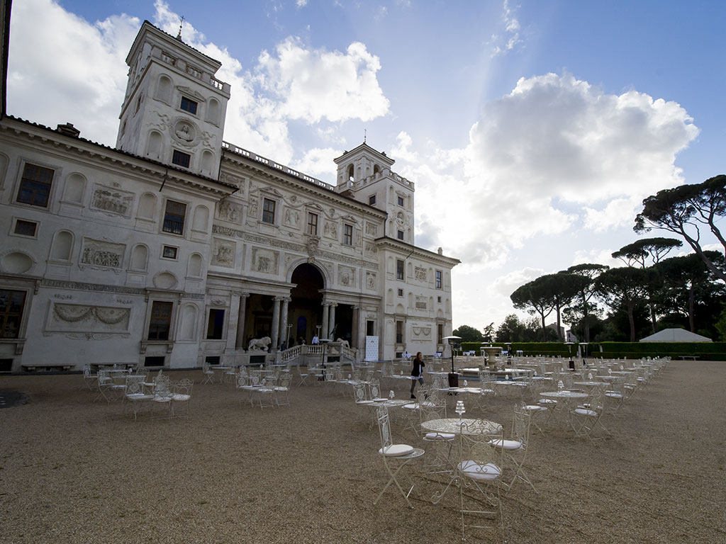 L’Accademia di Francia di Villa Medici a Roma ha ospitato l’evento Vranken Pommery Italia. Qui si sono celebrati lo scorso 14 maggio i 10 anni di attività della celebre Maison francese in Italia.