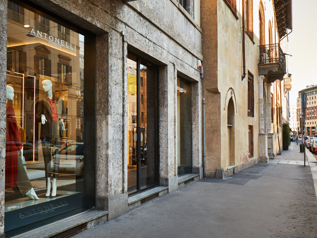 Antonelli Firenze. La Boutique a Milano in corso Venezia, 12.