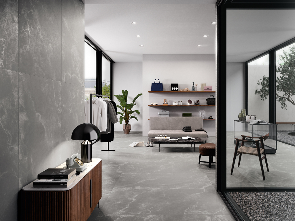 Ceramiche Refin. I contrasti e la luminosità del cielo stellato si specchiano in “Stardust”, una superficie che accoglie e riflette la luce: In primo piano le venature tono su tono e i riflessi metallescenti. In versione matt e soft. Colorazioni: bianco Milk, nero Deep e grigio Moon o Nebula.