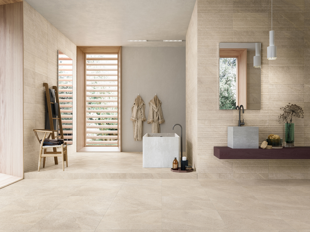 Ceramiche Refin. Un’inedita combinazione di materiali lapidei provenienti da diverse aree del nord Europa, selezionati e miscelati per creare originali pattern e sfumature. Delicate venature, piccoli grani e superfici sabbiose si fondono nella collezione “Tune”, disponibile in formati di grandi e medie dimensioni che esaltano l’equilibrio delle superfici e consentono di vestire con eleganza ogni tipologia di ambiente: 120×120, 60×120, 60×60, 30×60 e la versione per esterno 90×90 OUT2.0.