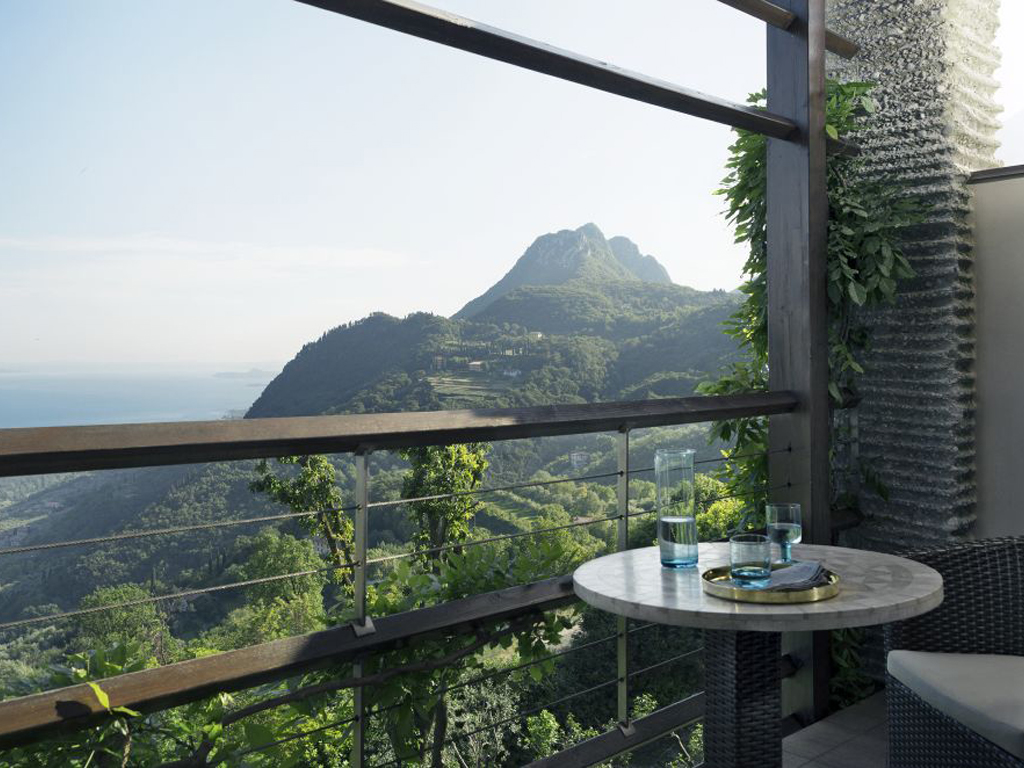 Lefay Resort & SPA Lago di Garda. Vista sul lago dal balcone privato della Deluxe Junior Suite.