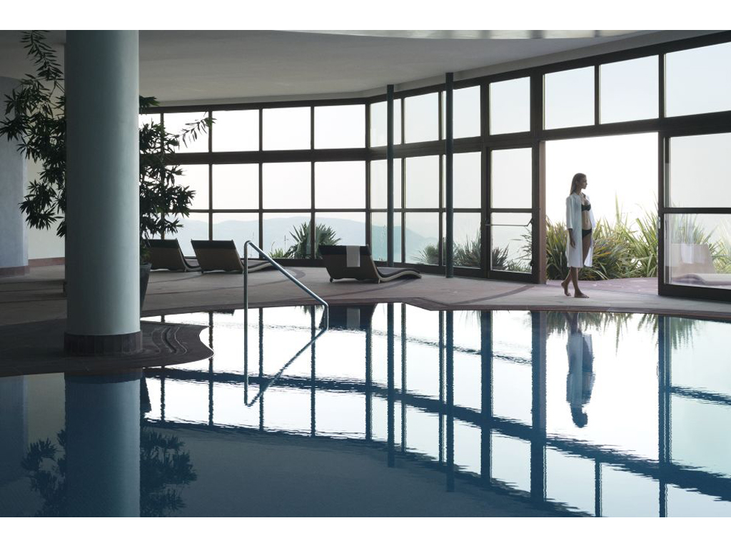 Lefay Resort & SPA Lago di Garda. Piscina interna ed esterna riscaldata. Mondo Lefay SPA si articola si tre aree, un esclusivo tempio del benessere per rigenerare corpo e mente.