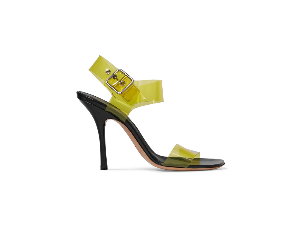 Dries Van Noten. Visti in passerella, questi sandali audaci in pelle nera, sormontati da cinghie in PVC giallo, sono un prodotto 100% made in Italy.