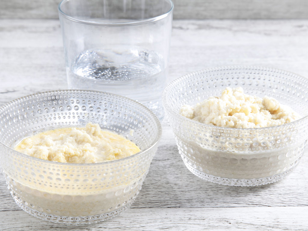 Dal ricettario Culligan “Risotto cacio e pepe con burro di mandorla” realizzato dallo Chef Luca Malacrida. Il segreto di un burro di mandorla bianco brillante è l’utilizzo di acqua affinata frizzante fredda che oltre a facilitarne l’amalgama non le fa ossidare. Nell’immagine a destra il burro di mandarla realizzato con acqua affinata e a sinistra con acqua non affinata.