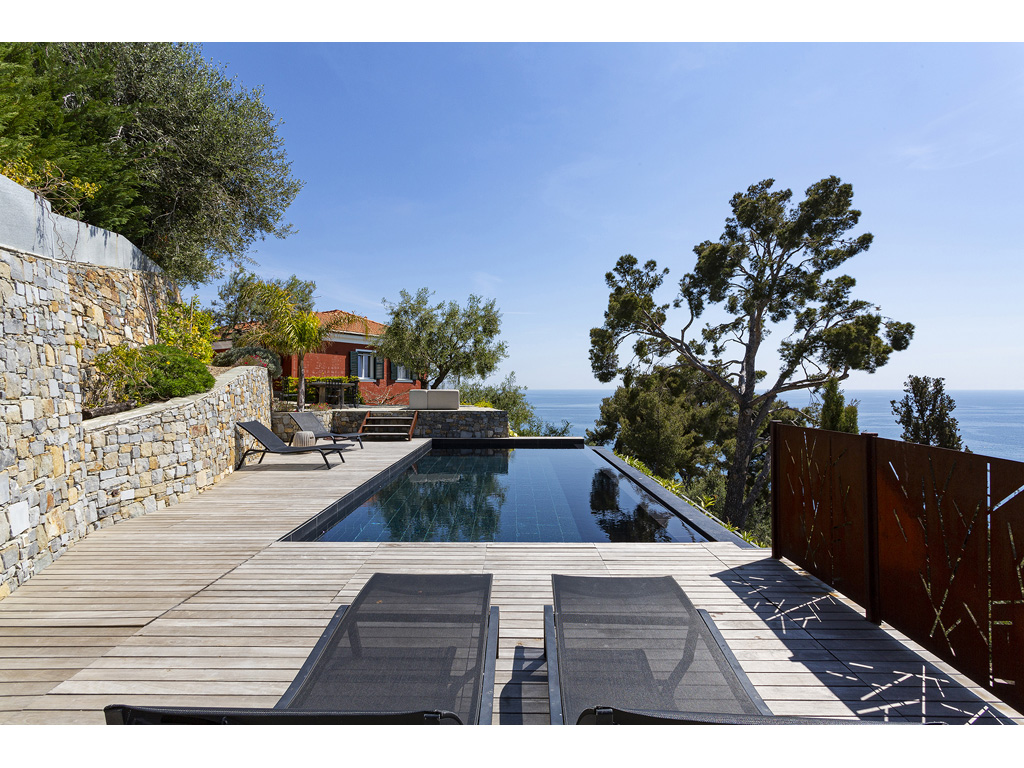 Villa panoramica di Italy Sotheby's International Realty a Imperia, Liguria.