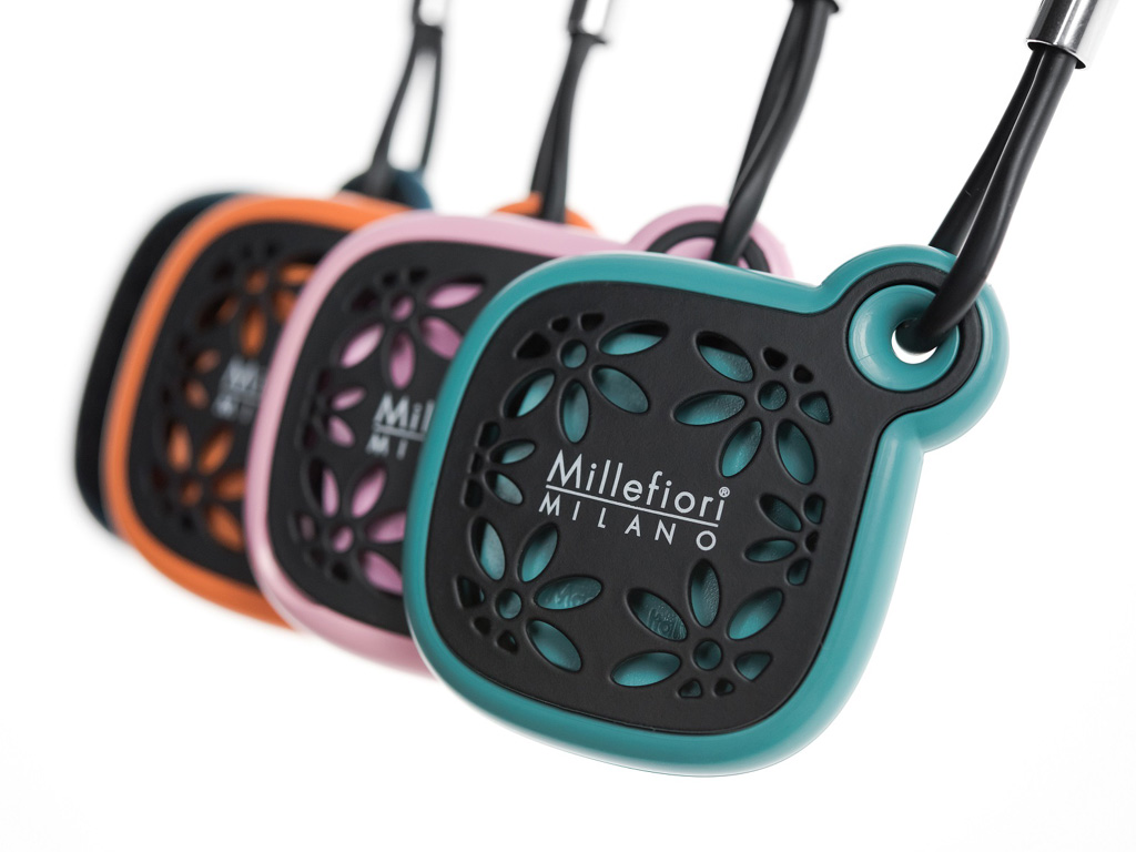 Millefiori Milano. Millefiori Essentials. Klingò, il portachiavi profumato dal design semplice a rilascio graduale dell'aroma (Euro 9.90 cad.).