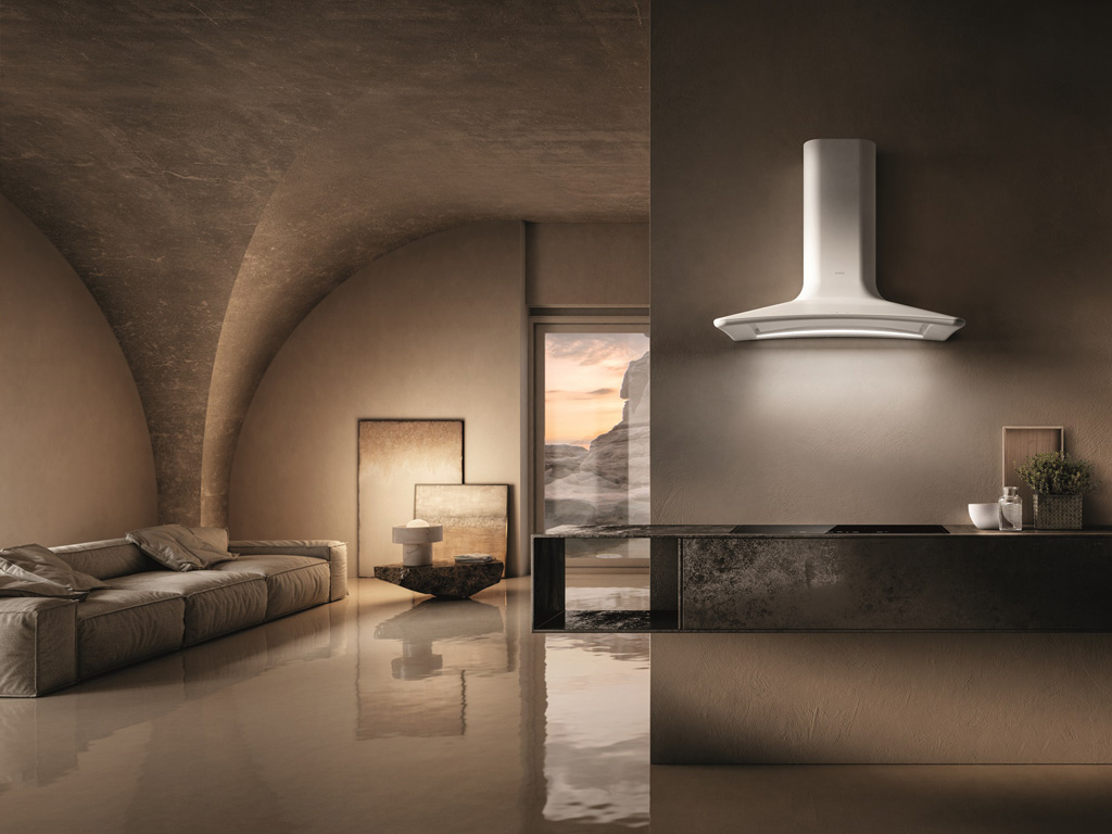 Elica. “Sweet” è la cappa filtrante dalle linee dolci e curve. Definisce la parete come fosse una scultura, il suo design particolare le dona un’aria vissuta, evocando suggestioni post industriali. Il suo segreto è nel tecnopolimero che segue docilmente le linee morbide del disegno. La potente aspirazione perimetrale, che permette di aumentare la velocità di captazione dei fumi, è caratterizzata da una sottile ed elegante linea in acciaio lucido.